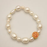 Bracelet perles blanches et Charm