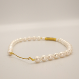 Collier perles blanches et charme